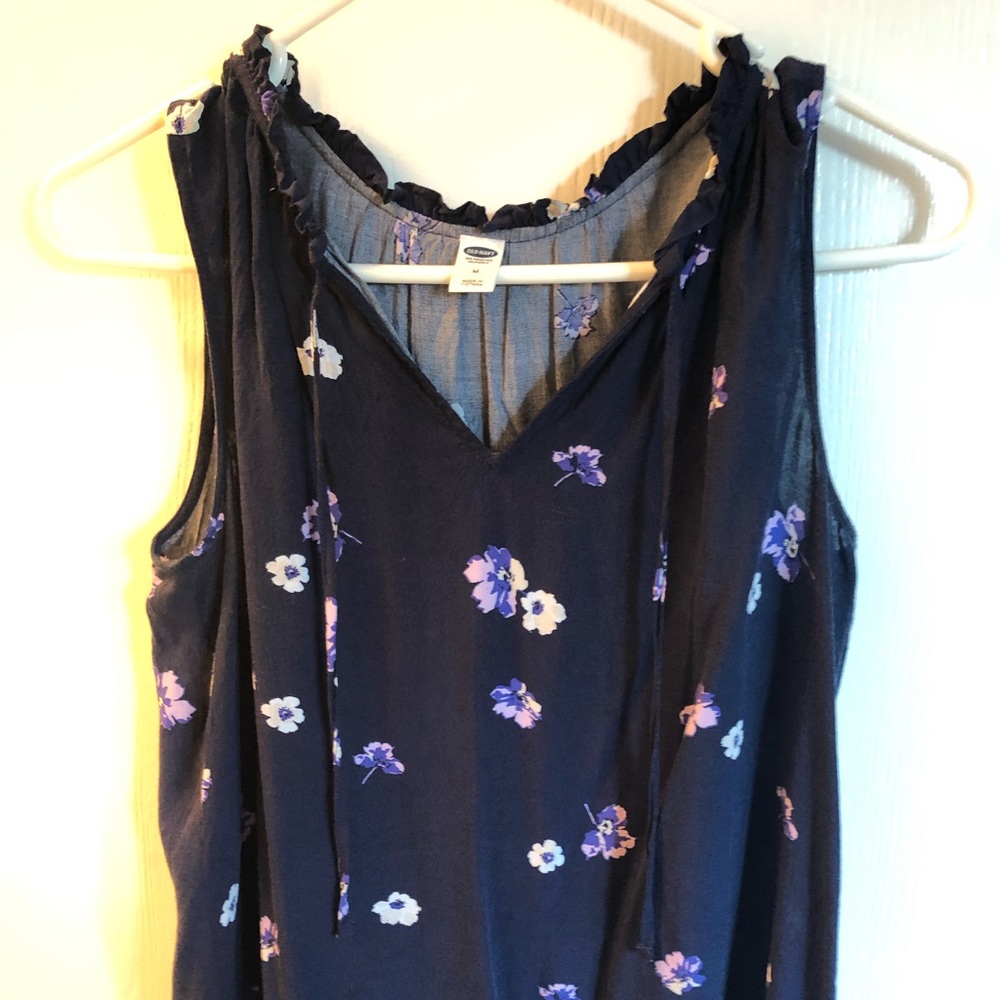 Old Navy sleeveless flower shirt